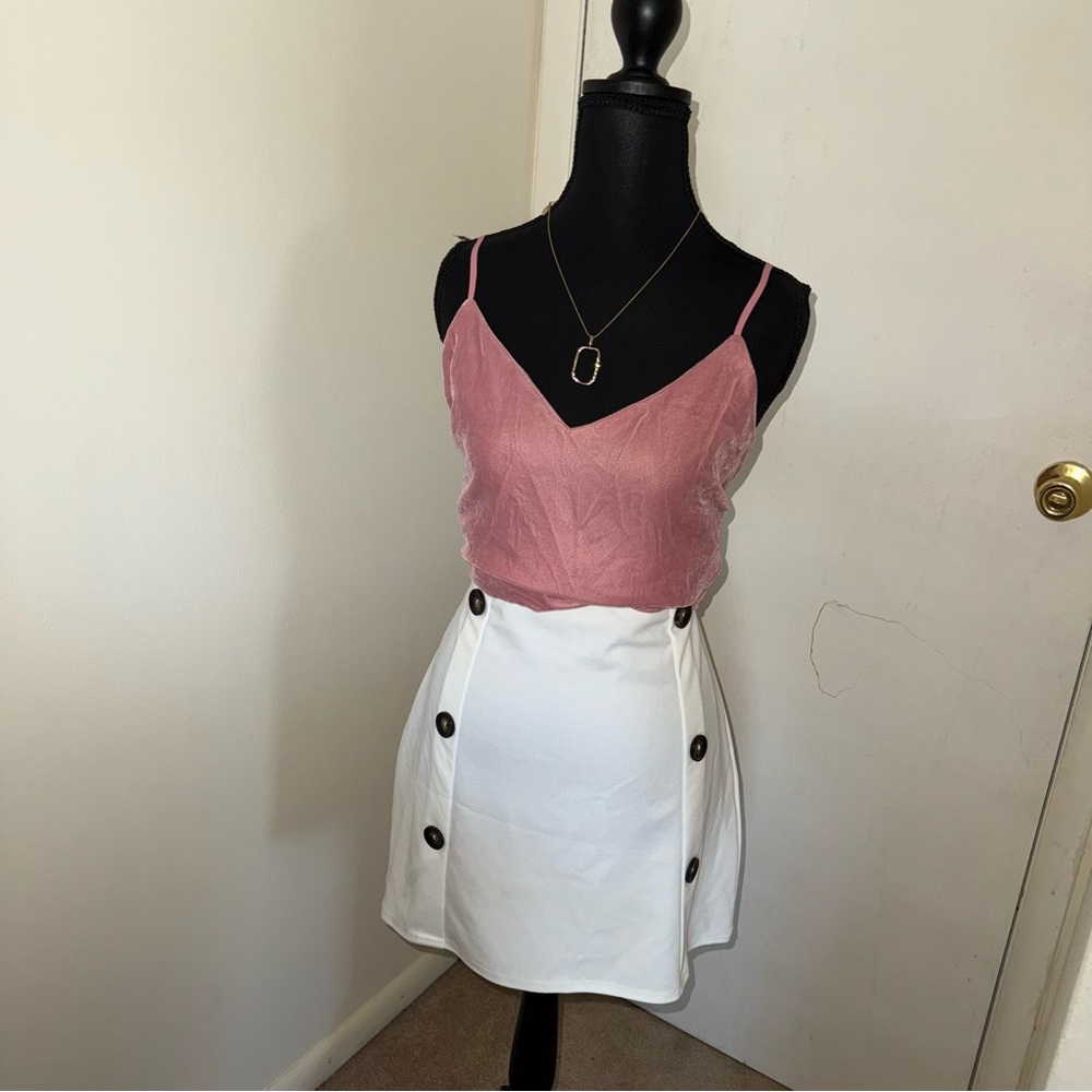 Chic White Skirt